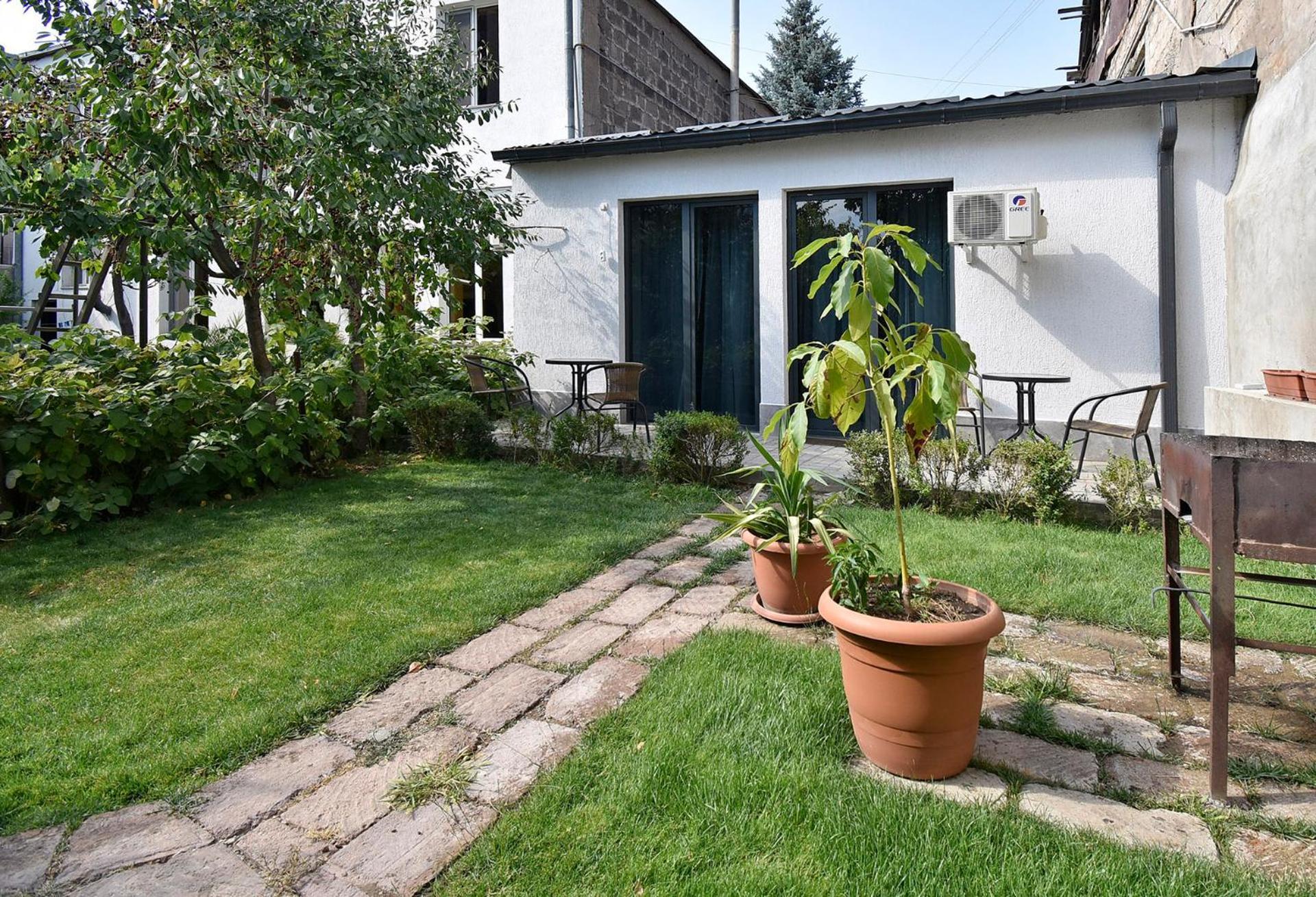 The Nut Guest House Yerevan Exterior foto